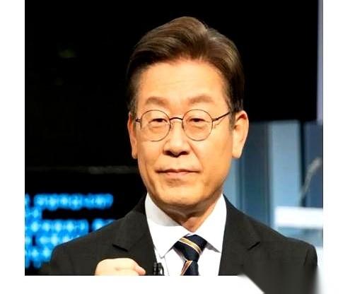 美国人估计要睡不着觉了。真的，养了几十年的“小弟”，眼瞅着就要不听话了。人家