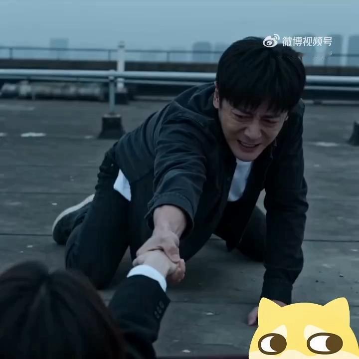 女子跳楼被男友拽5分钟后坠亡：拼命挽留，却留不住一条鲜活的生命你敢信吗？一