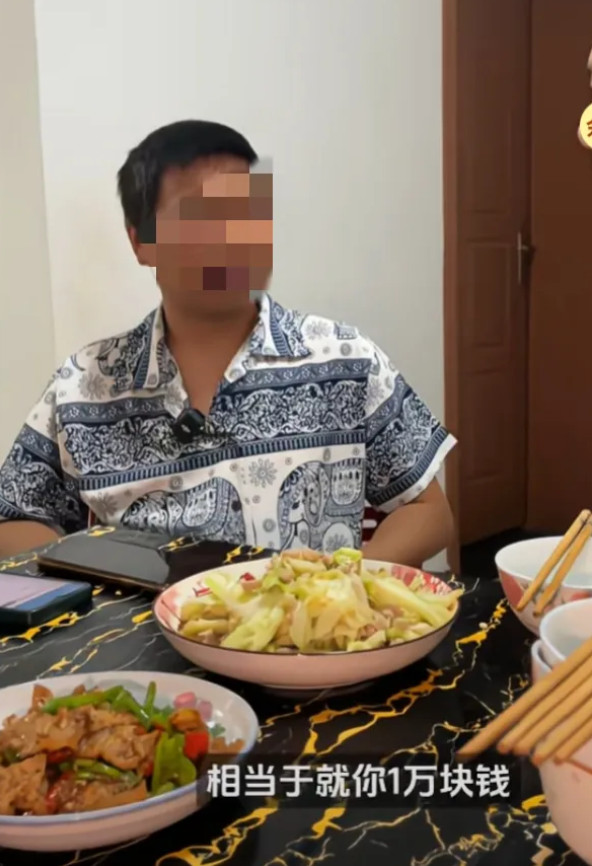 江西一位男青年，因为付不起高额彩礼，前女友跟他分了手。之后他便转战网络，在网