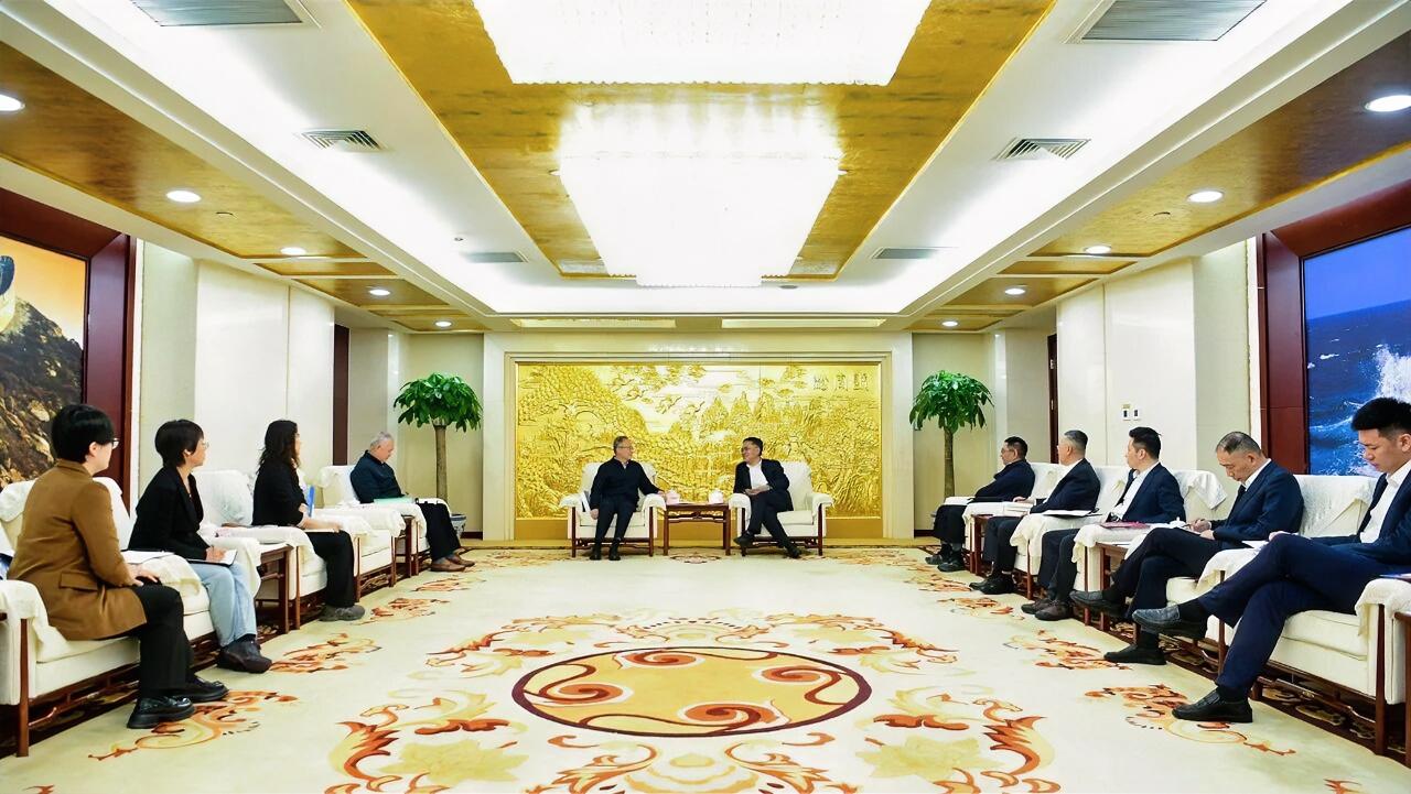 3月31日，中国黄金集团有限公司党委书记、董事长周洲在集团总部会见中国矿业联合会