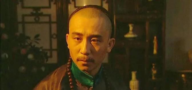 1735年，雍正帝驾崩，李卫知道自己的下场不会很好，于是哭晕在棺椁之前，乾隆仿佛