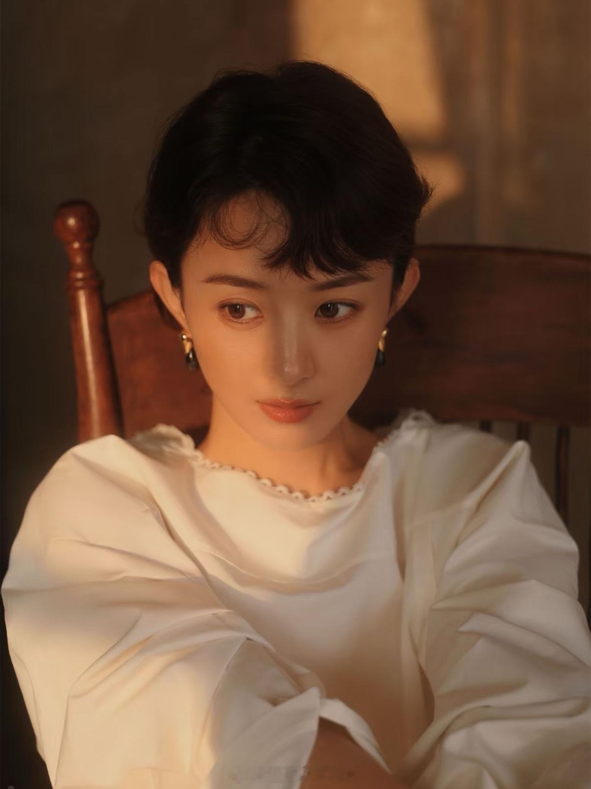 赵丽颖新商务要官宣了，美女这个剧还没播完新商务就吻上来了