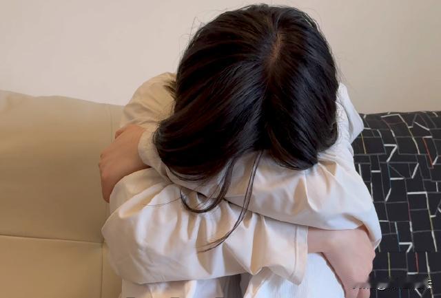 湖北枣阳，女子跟男友因为感情不和闹矛盾，快分手了，女子提议吃分手饭，邀请了3位友