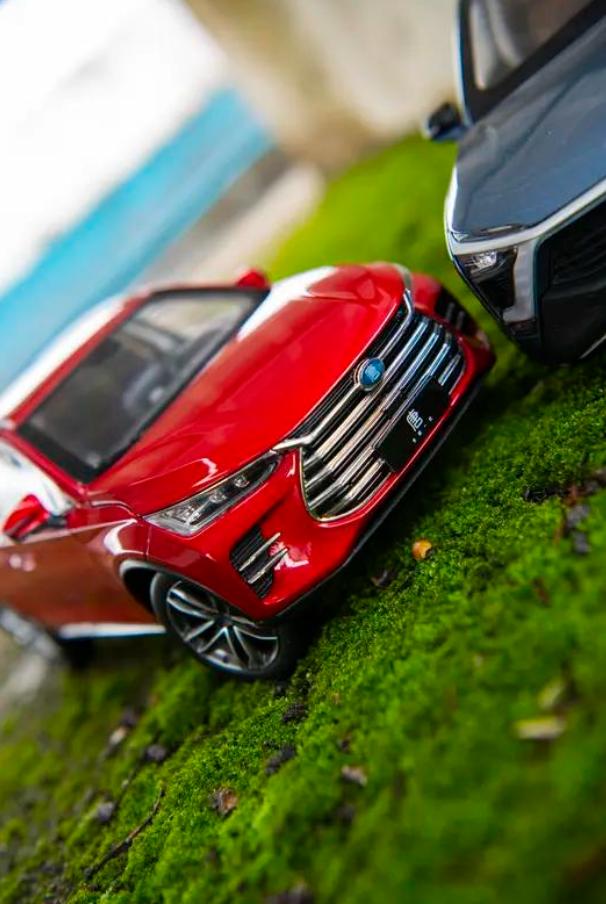 我一个朋友，开了三年的宝马X5，上个月卖了，换了一台比亚迪。我问他后悔不？他说