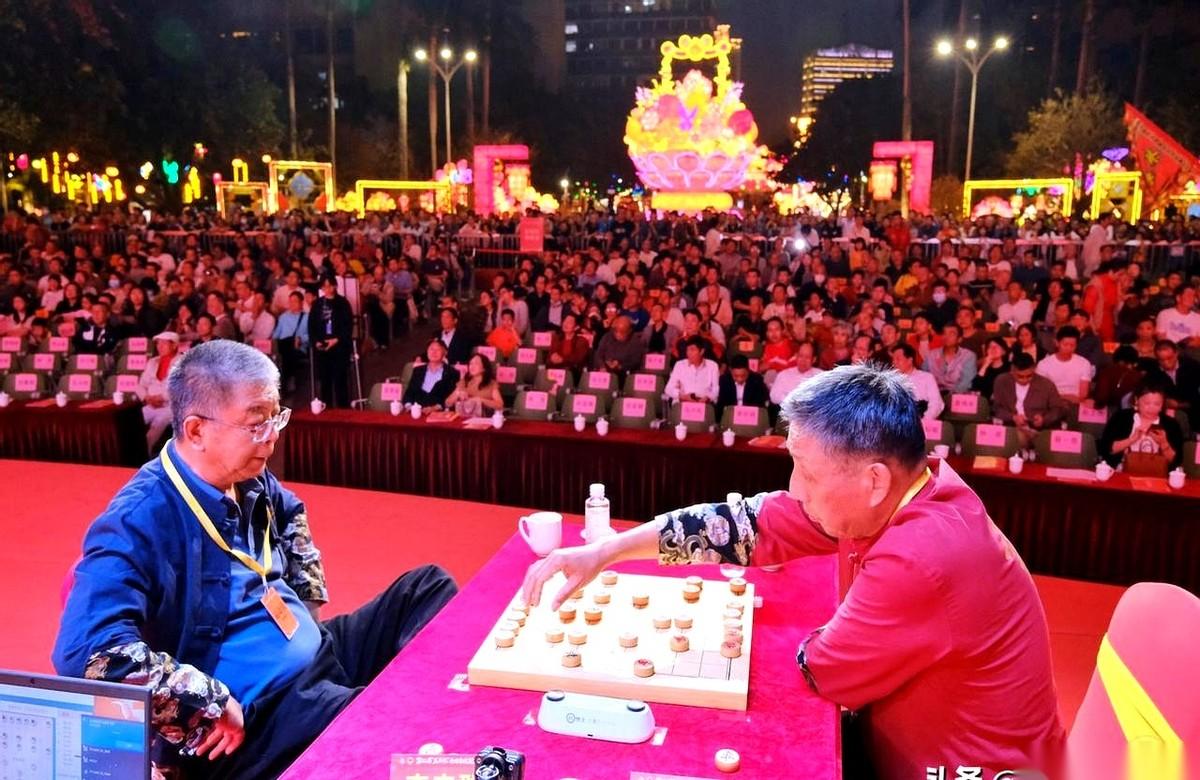 2026五羊杯元老组，第四轮下完，整个棋盘的火药味，一下就冲到了嗓子眼。76岁