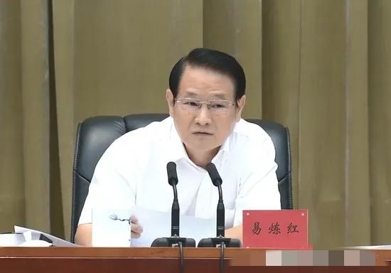 反腐没有休止符！中央一直在释放明确信号，全面从严治党始终一以贯之。不管身处什么岗