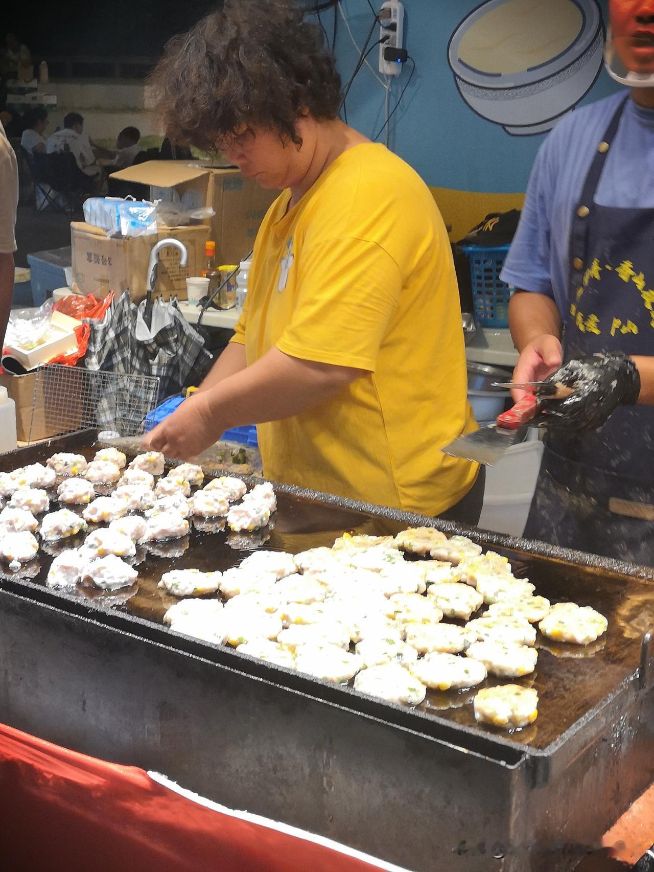陈村美食节避坑指南：别当大冤种！夜幕下的陈村美食节，烟花绚烂得像在给冤种们