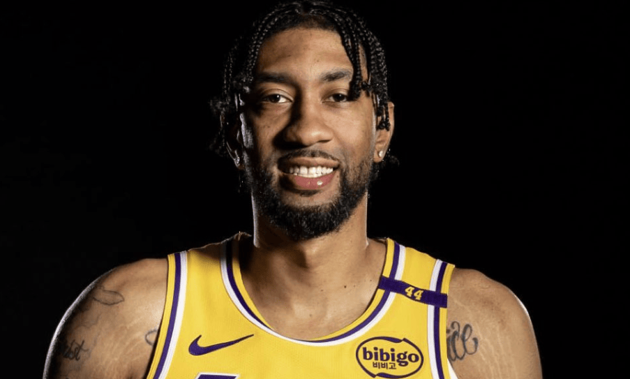 伍德住所遭遇三名入室抢劫嫌疑人, 伍德连开三枪吓退入侵者