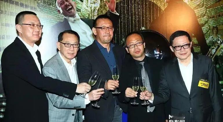 2007年，姜文的《太阳照常升起》票房扑街。一千多万，投资人杨受成血亏。三年