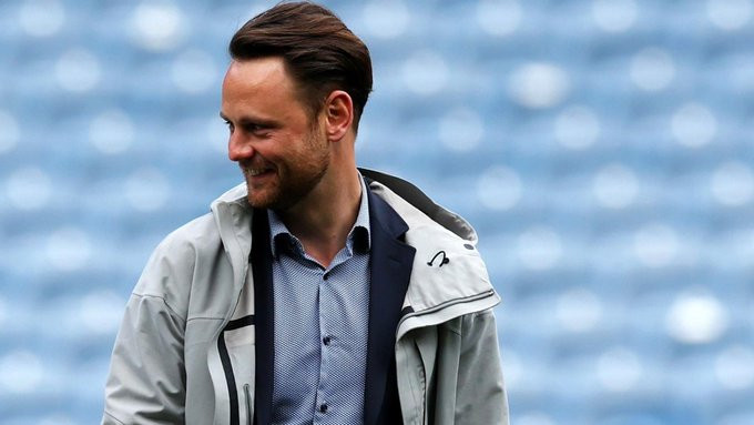 TA曼联目前计划进行4笔重大引援1名经验丰富的前锋1名左后卫2名中场也可能追求一