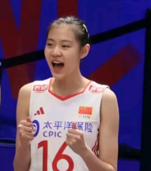 太燃了!板凳副攻竟一战封神!王奥芊赢来高光时刻!王奥芊来自上海女排，之前