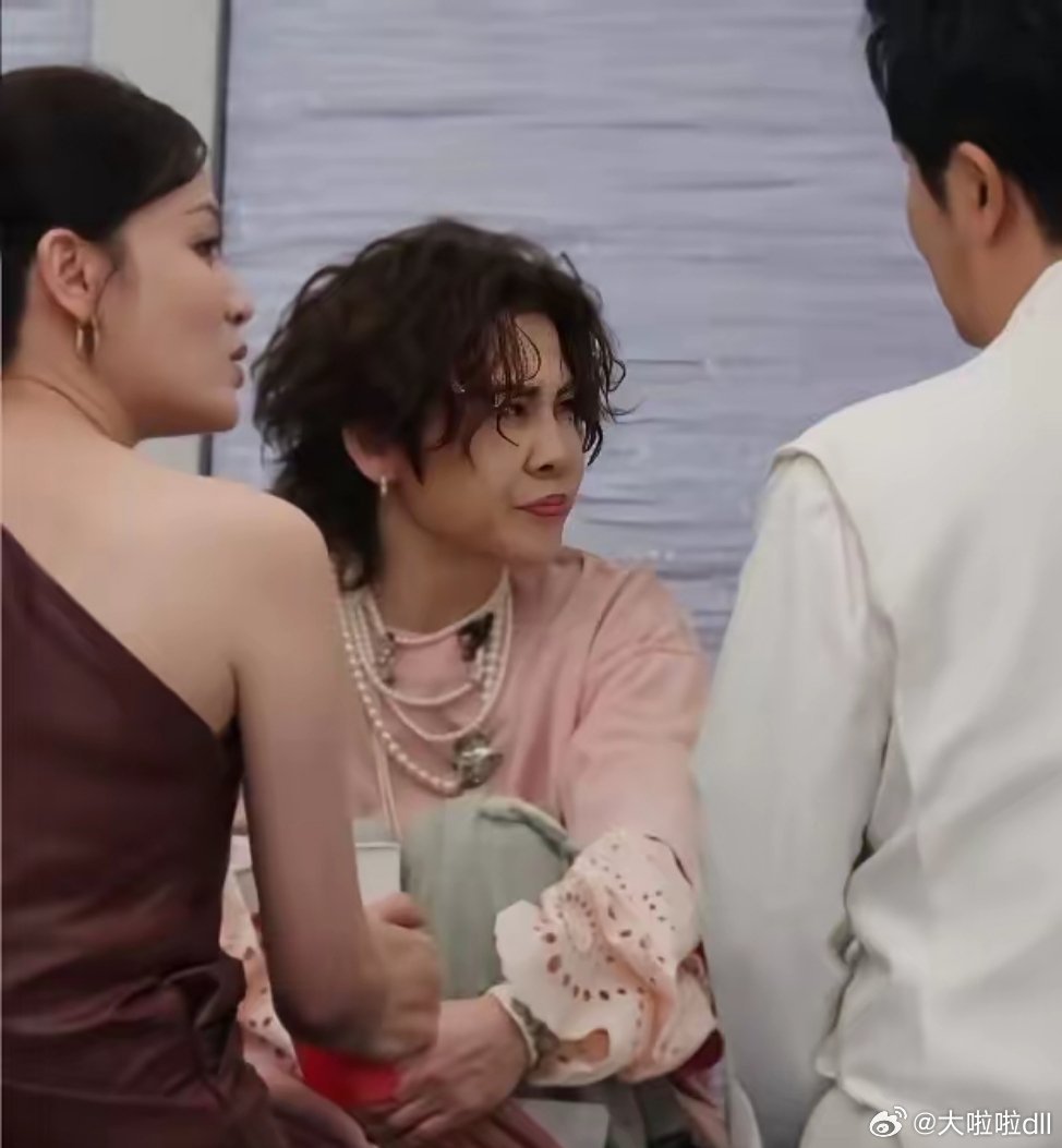 王濛参加浪姐，还没开始正式舞台，这姐就爆火了。这造型，非常女性化了，黎明来了都不