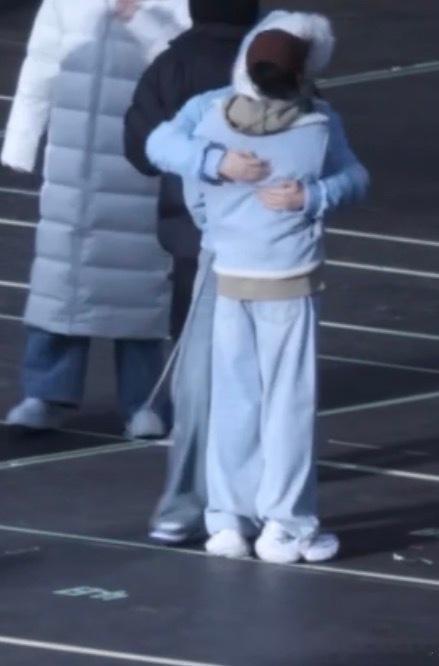 张真源贺峻霖拥抱