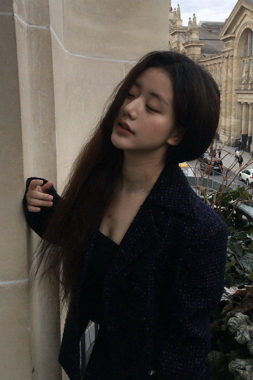 看到了吧，头发不顺其实根本不影响美女是美女。。。。。[哭哭]​​​