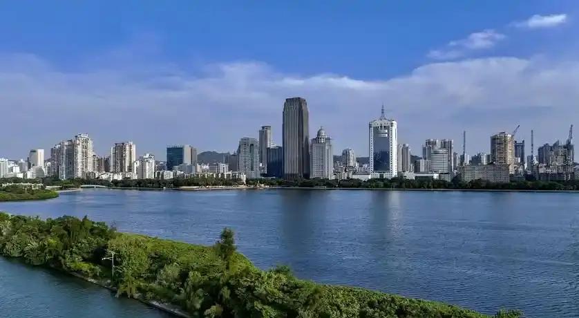 厦门医疗界，厦门大学附属第一医院和厦门大学附属中山医院堪称“双雄”。第一医院是