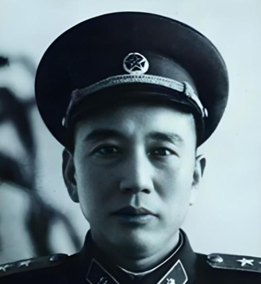 1957年秋，赴日考察团出发前，周恩来总理板着脸下了死命令：“到了日本，谁都不准