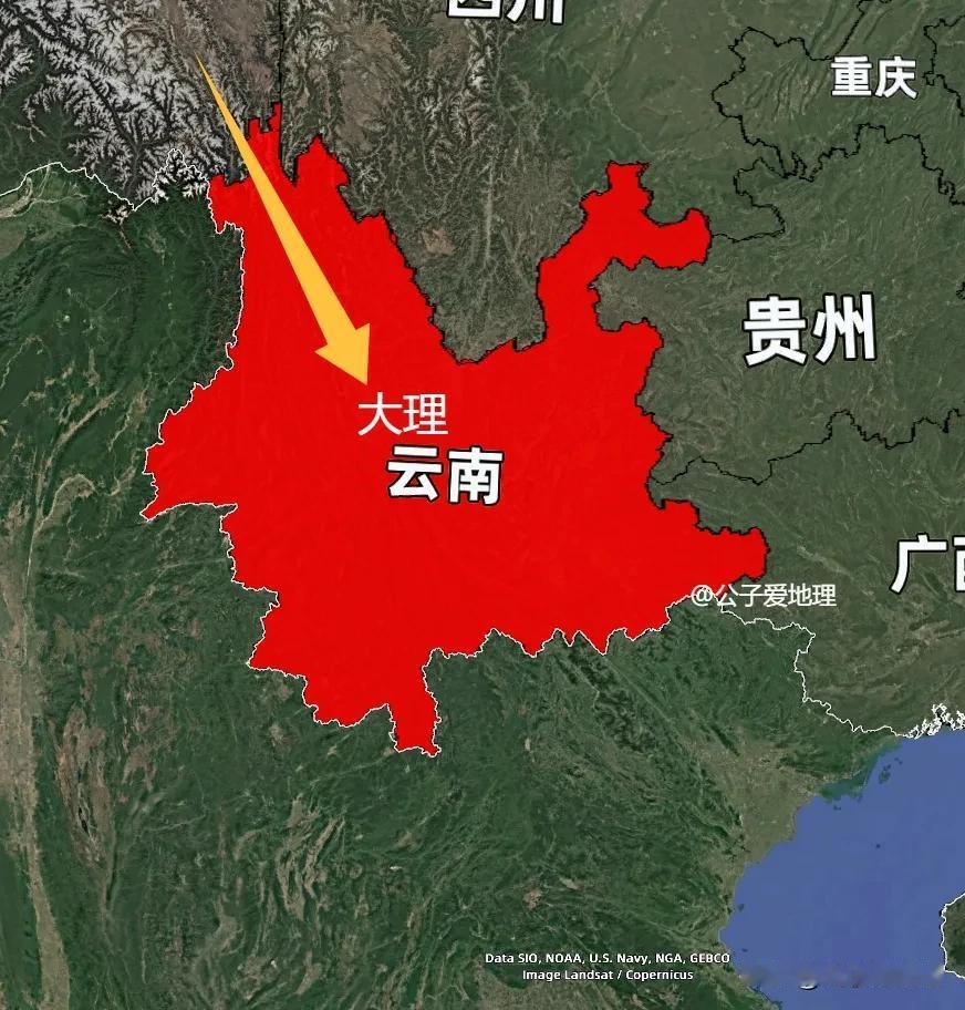 为什么白族像汉人？你是否也曾有过这样的疑惑？在大理古城漫步，看着青瓦白墙的院落