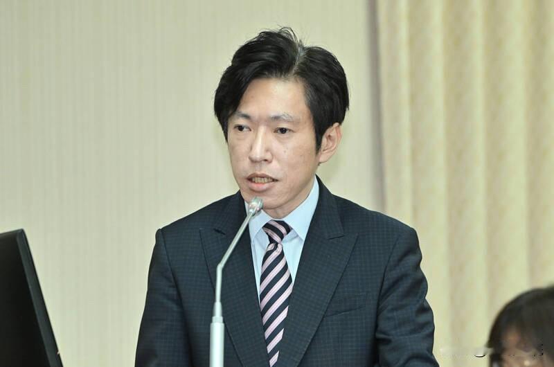 郑丽文称统一公投很难张惇涵：维持现状是共识国民党主席郑丽文8日称，在台湾要
