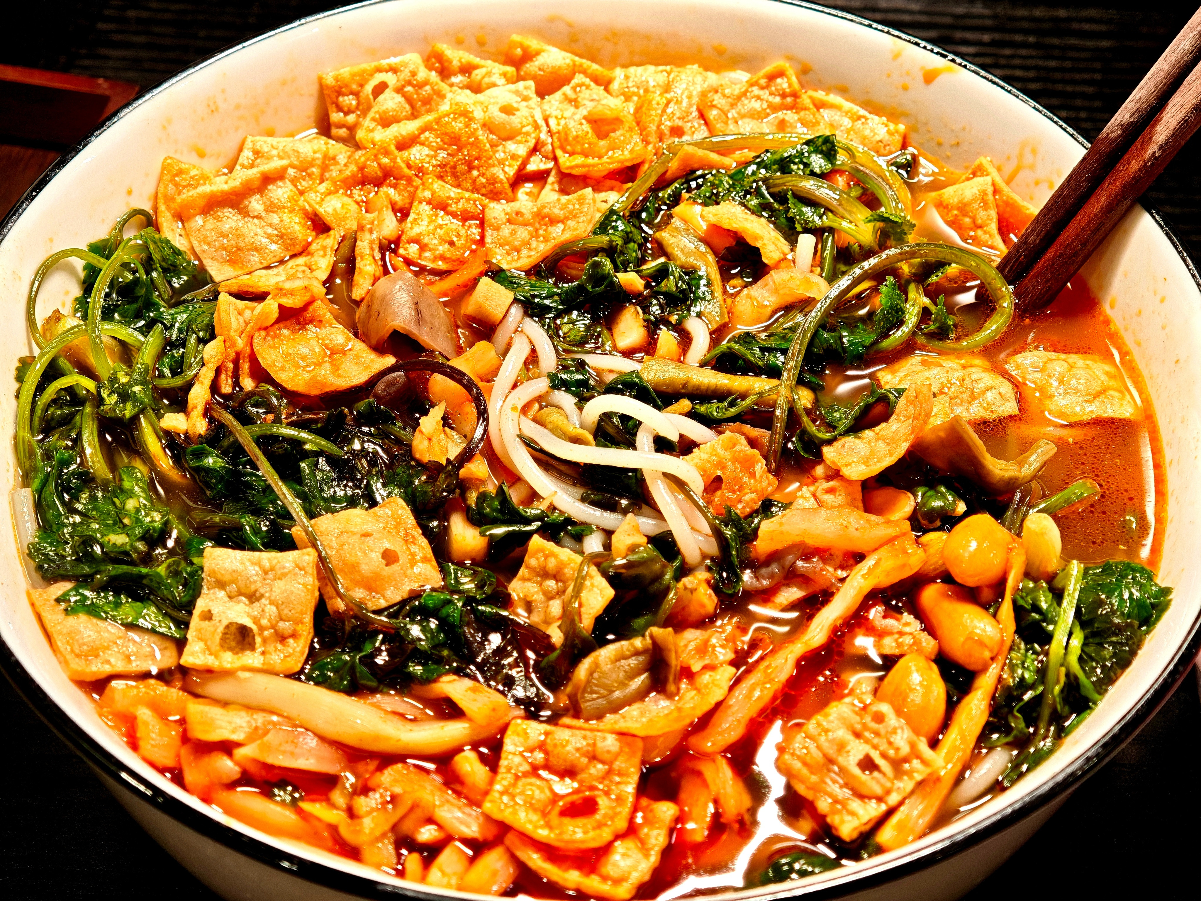 螺蛳粉终于等到老公出差不在家，这不得来一碗美味的爆辣香菜螺蛳粉解解馋