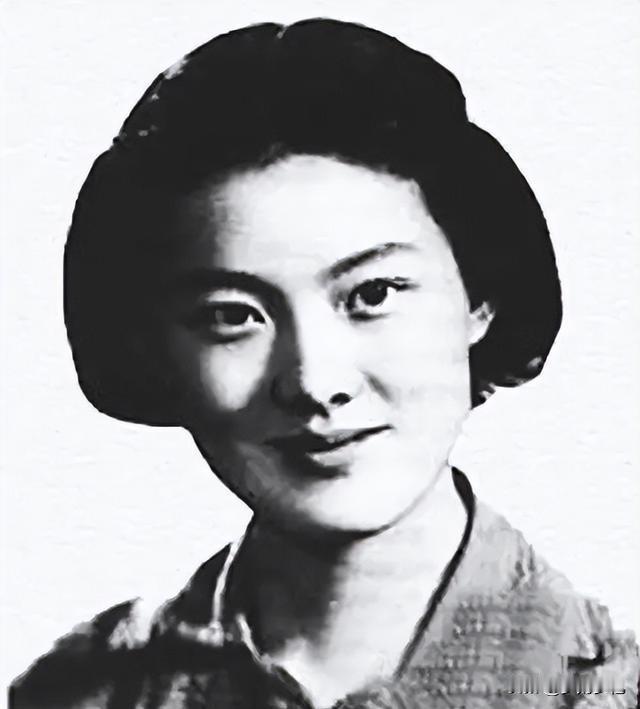 被伟人当众点醒！才女秘书困于破碎婚姻多年，一句话挣脱半生枷锁她是伟人的美女