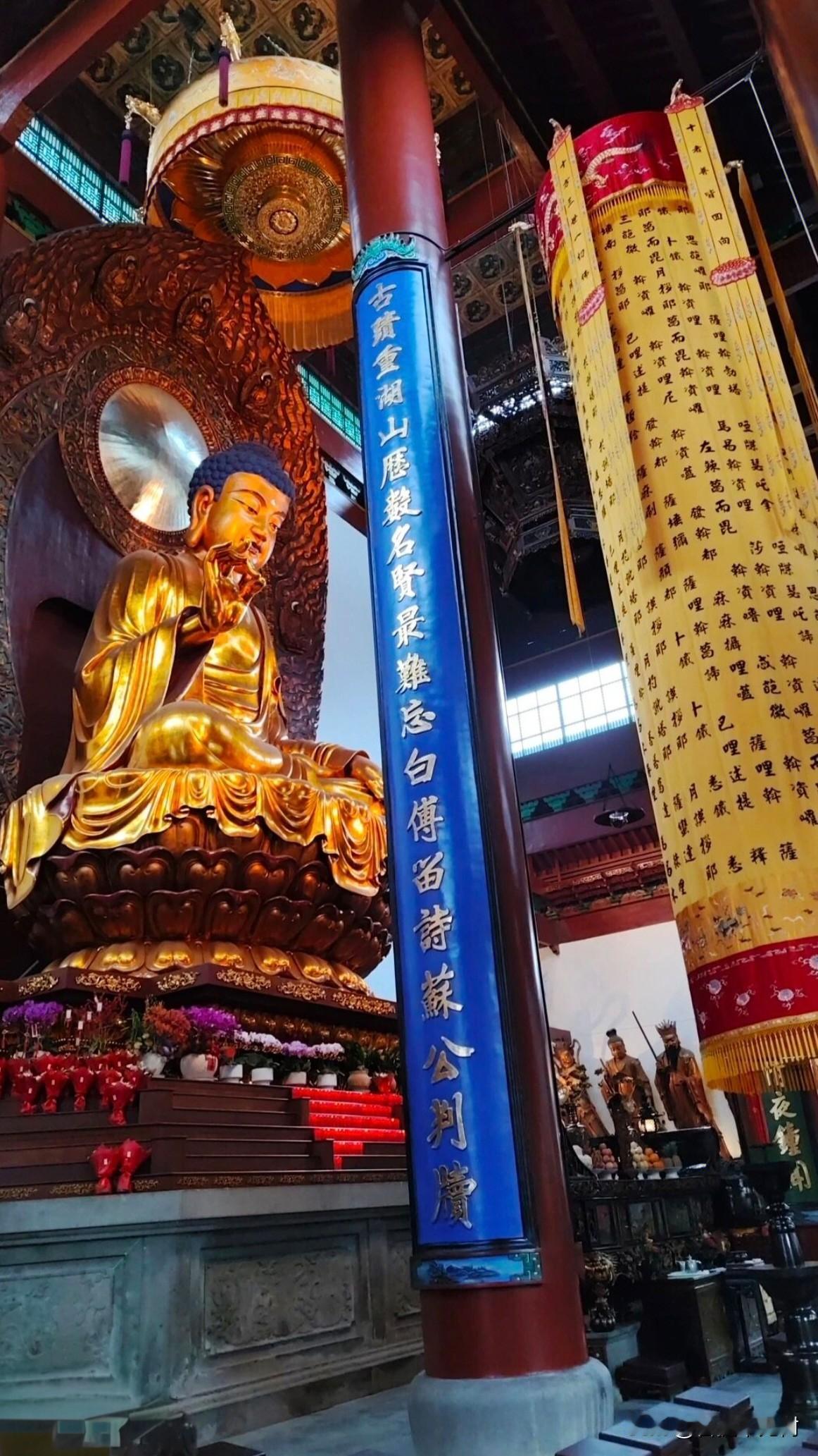 灵隐寺的这副对联，藏着杭州千年的温柔风骨走进灵隐寺大雄宝殿，第一眼便被这副