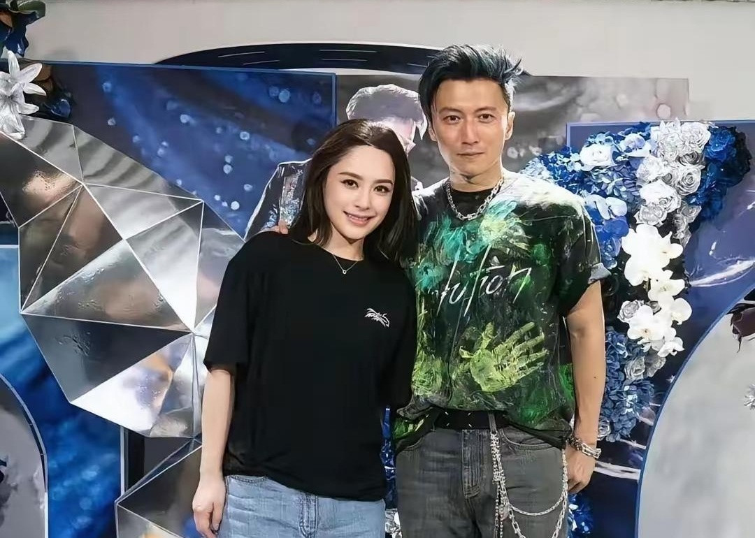 看男人到底在乎谁，别听他嘴上说什么，看他合照时的肢体语言就行了，谢霆锋就是个活生生的例子。之前那张合
