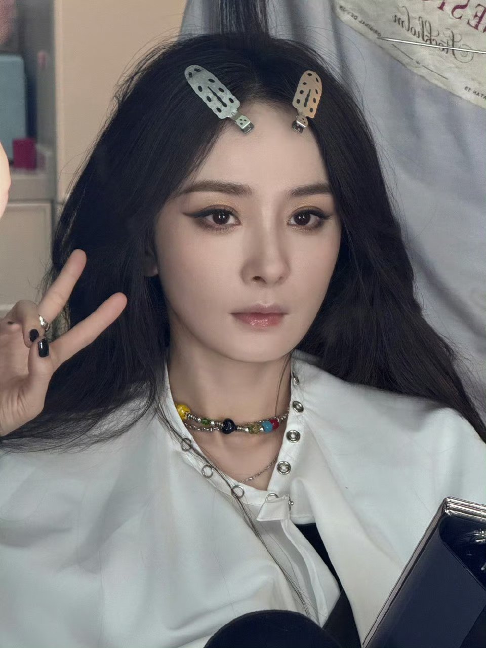 我不会是最后一个发现的，上周VOGUE盛典做妆发，杨幂戴着的项链是来自星星的孩子