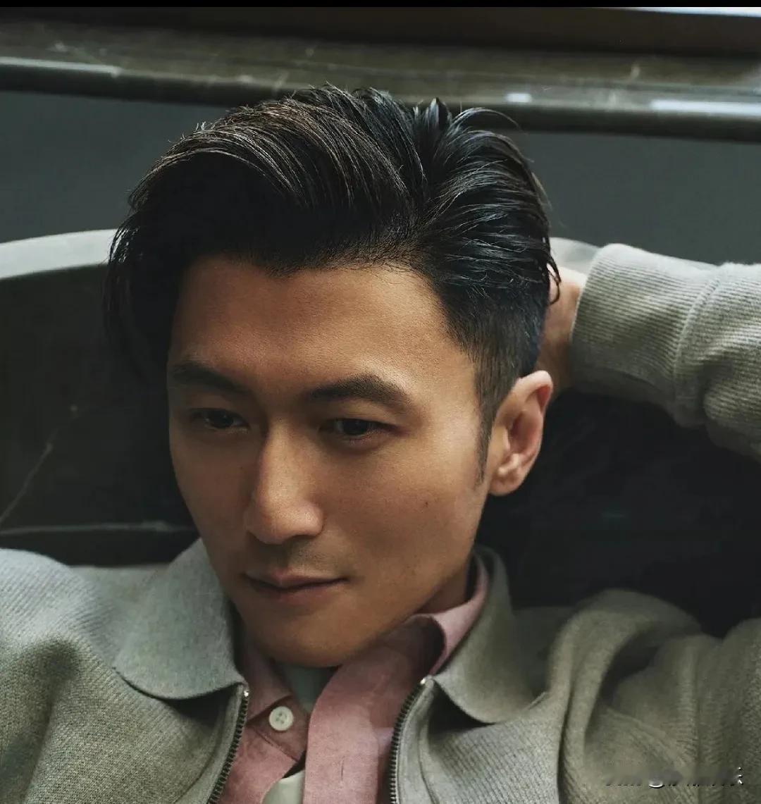 谢霆锋，深夜自黑发文！谢霆锋这是在“反向修图”？晒《镖人》胖版谛听，自黑式营