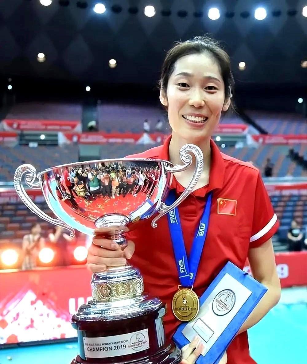 朱婷这事，越来越有意思了。如果你关注过前几天的意大利体育新闻，会发现风向变得