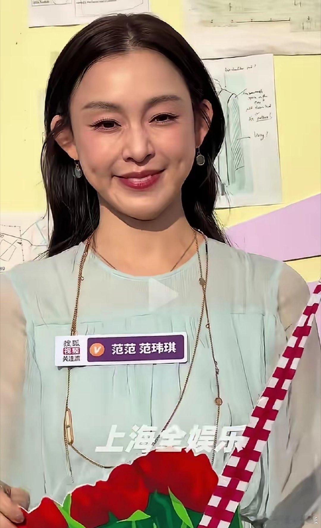 看到范玮琪，我疯了，谁能想到，这竟然是50岁的范玮琪？​不仅整个人的状态是疲惫的，就连眼神也是空空的