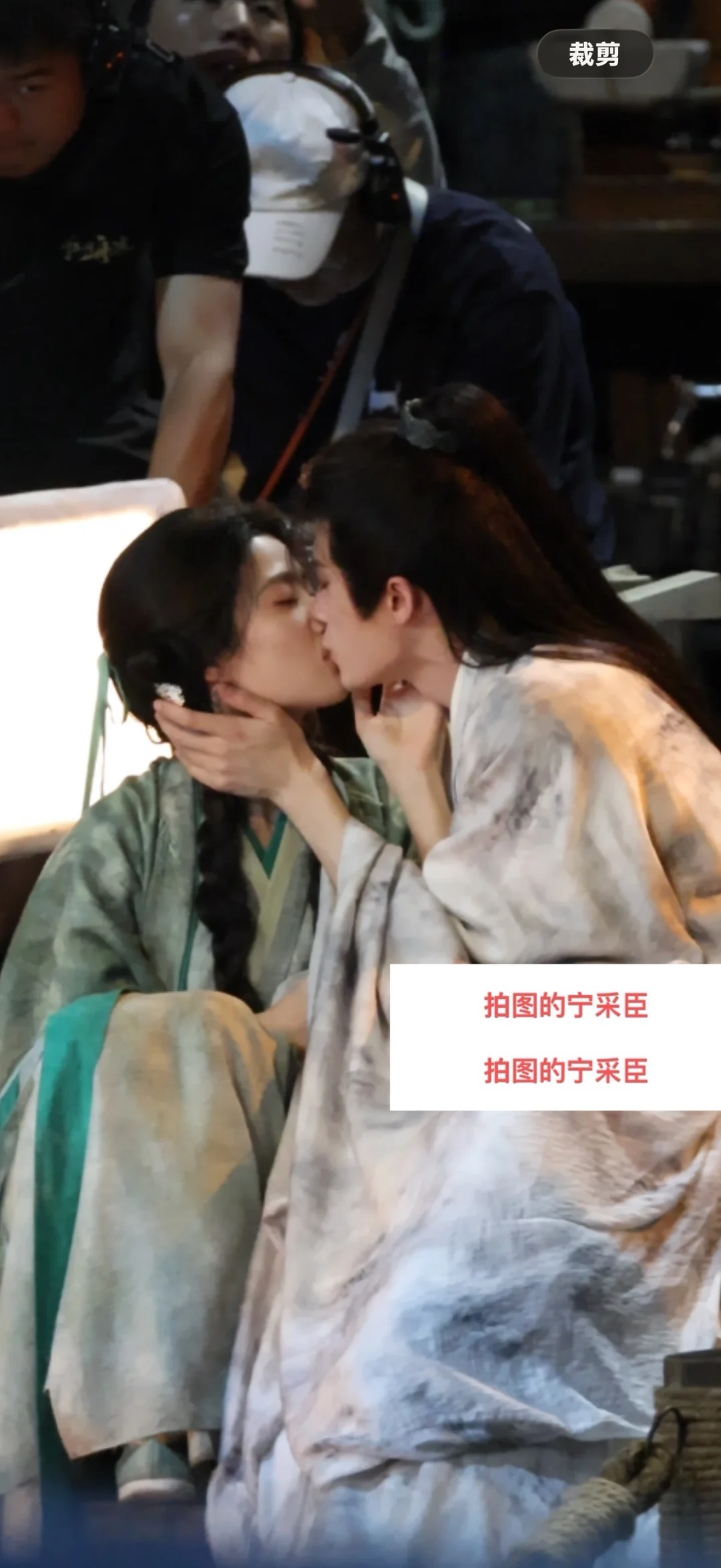檀健次 卢昱晓 依旧吻戏。何不同舟渡