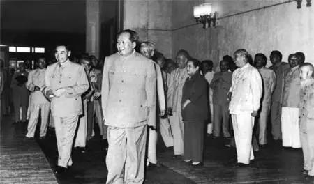 原来毛主席早在1949年就想要攻打台湾！主席在给周总理的信中说：根据朱德建议，可