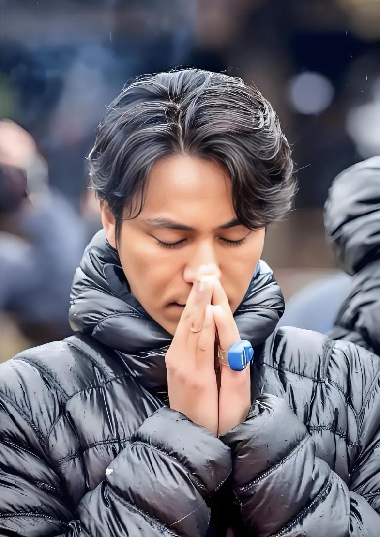 陈坤去西藏求见上师希阿荣博堪布，问：我既有钱又有名，啥都买得起，为啥还这么痛苦？