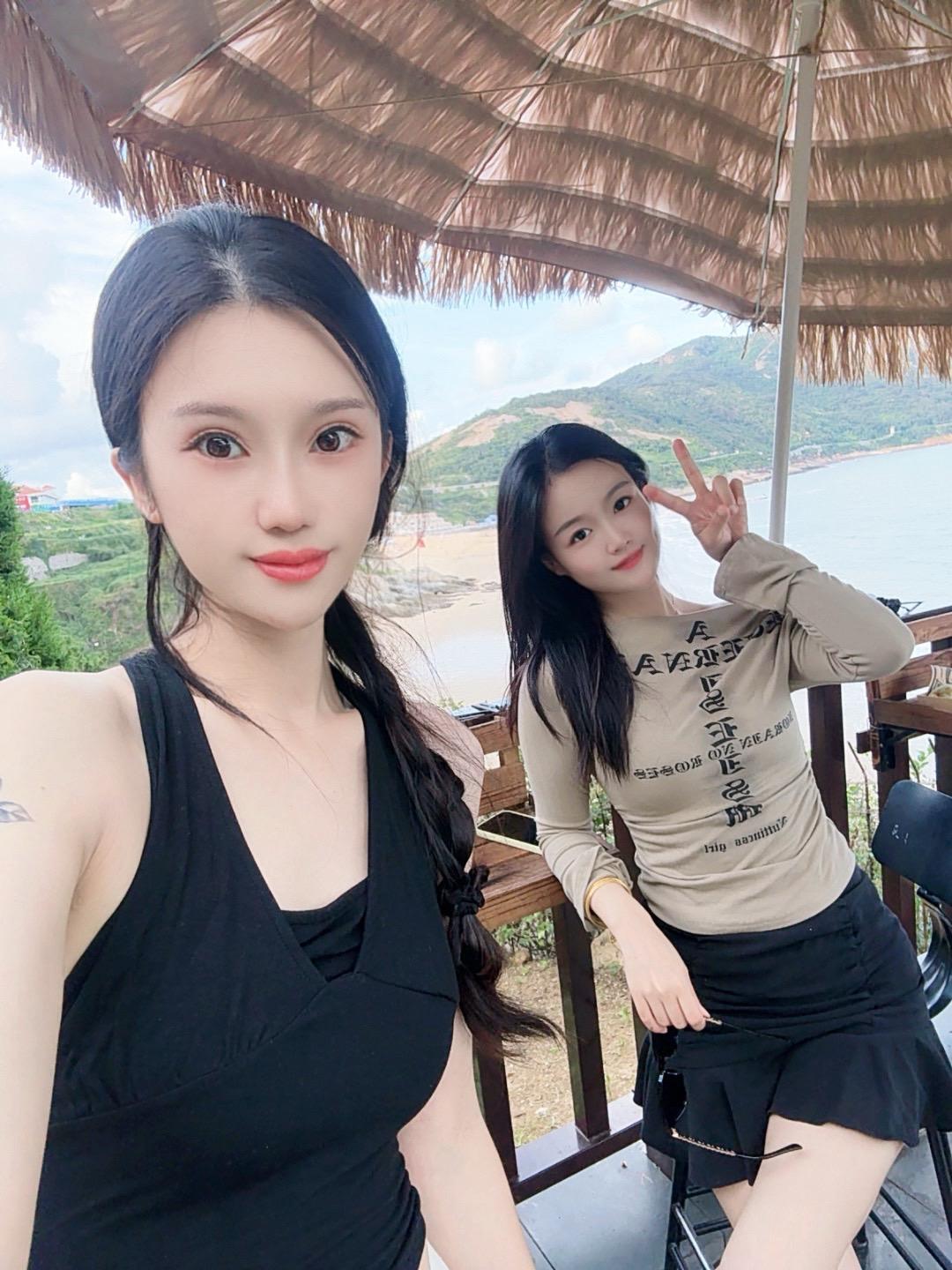 人总是喜欢反季节的东西，就像幸福一样后知后觉