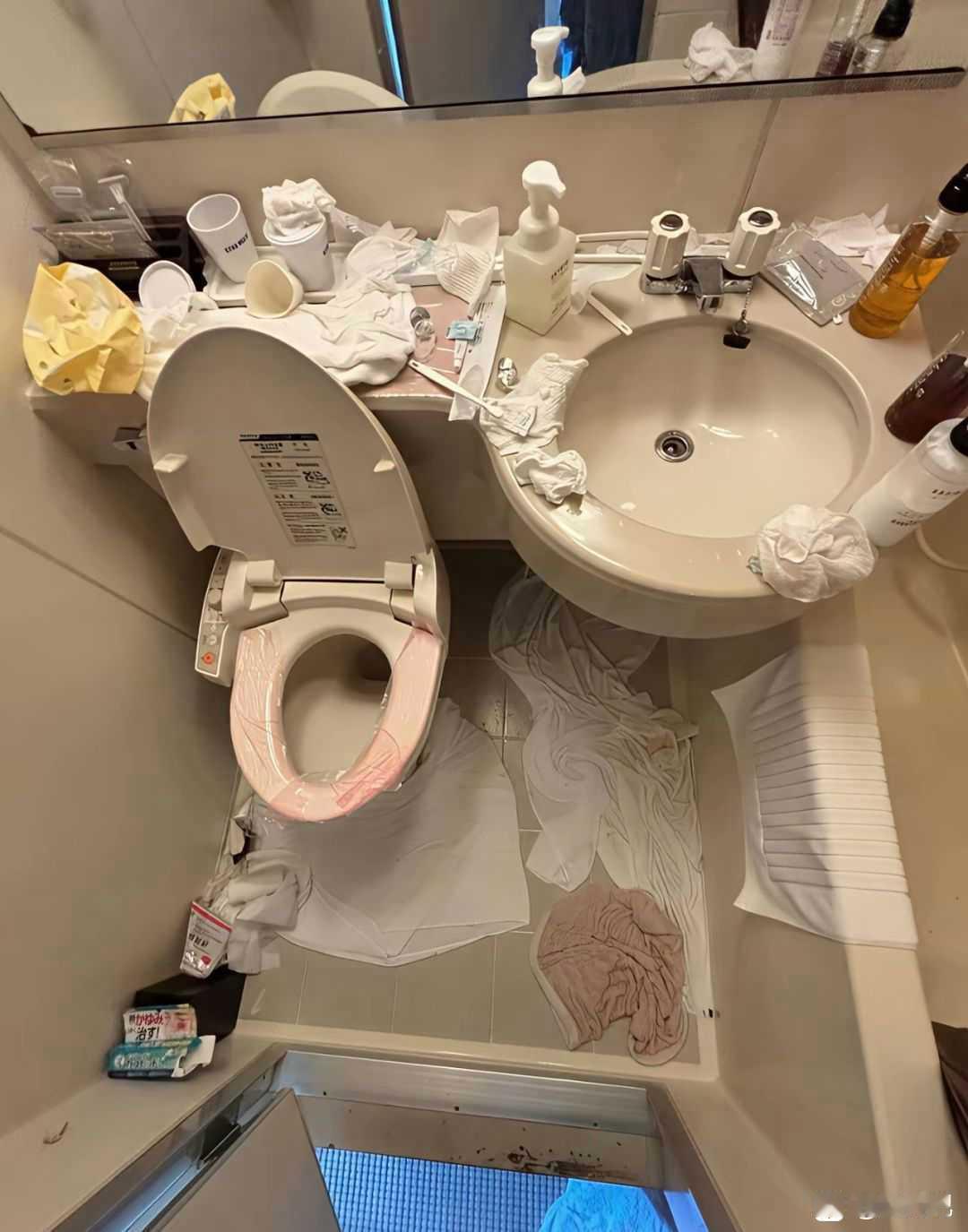 不知道住酒店弄成这样，需要收拾吗？