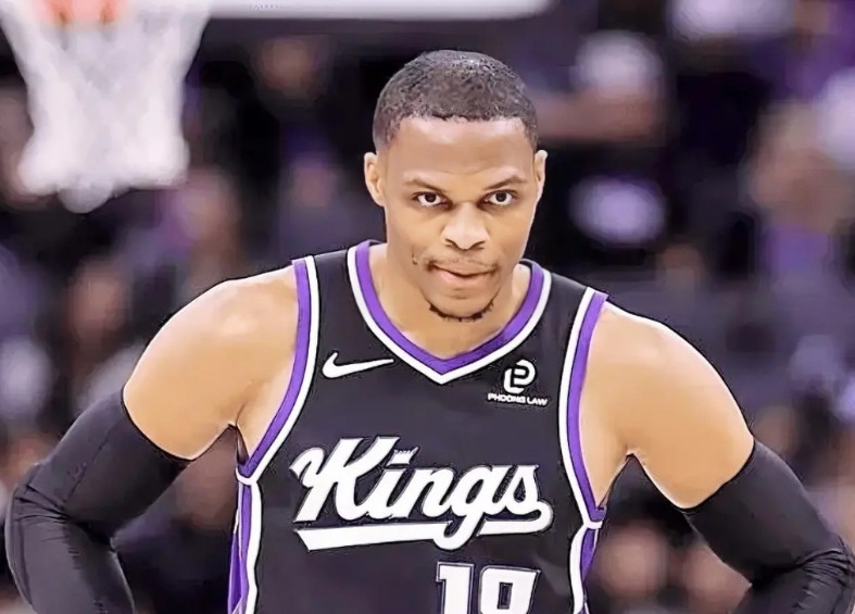 威少，拿最少的钱，却干着球队主力的活。反正我是没想到的，国王主帅今天把威少弄