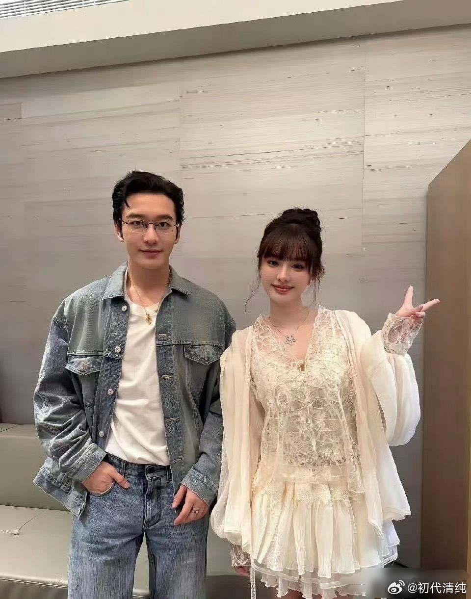 黄晓明的审美，确实称得上“专一”。回顾他历任公开过的伴侣，从早期到如今，几乎都指