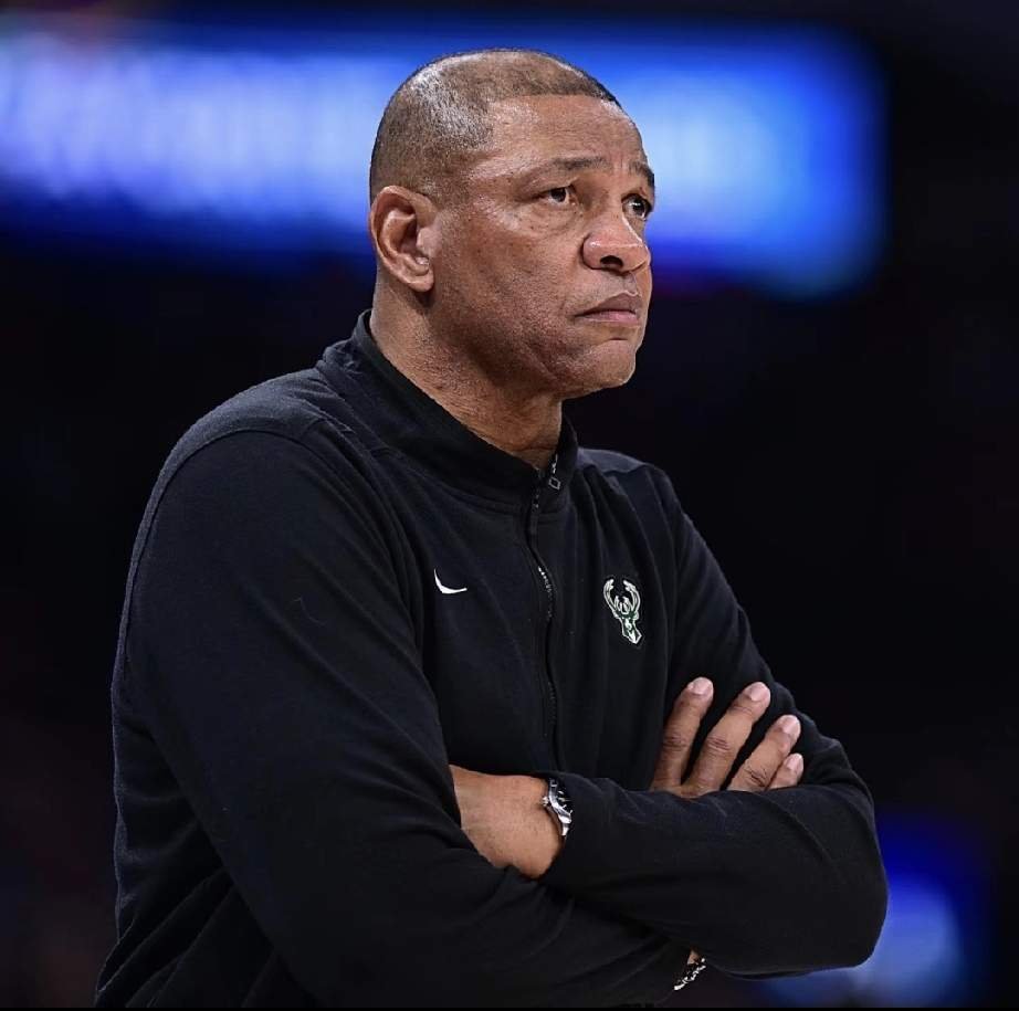 名记Shams确认雄鹿正式解雇主帅道格·里弗斯，手握夺冠履历的名人堂教头黯然离场