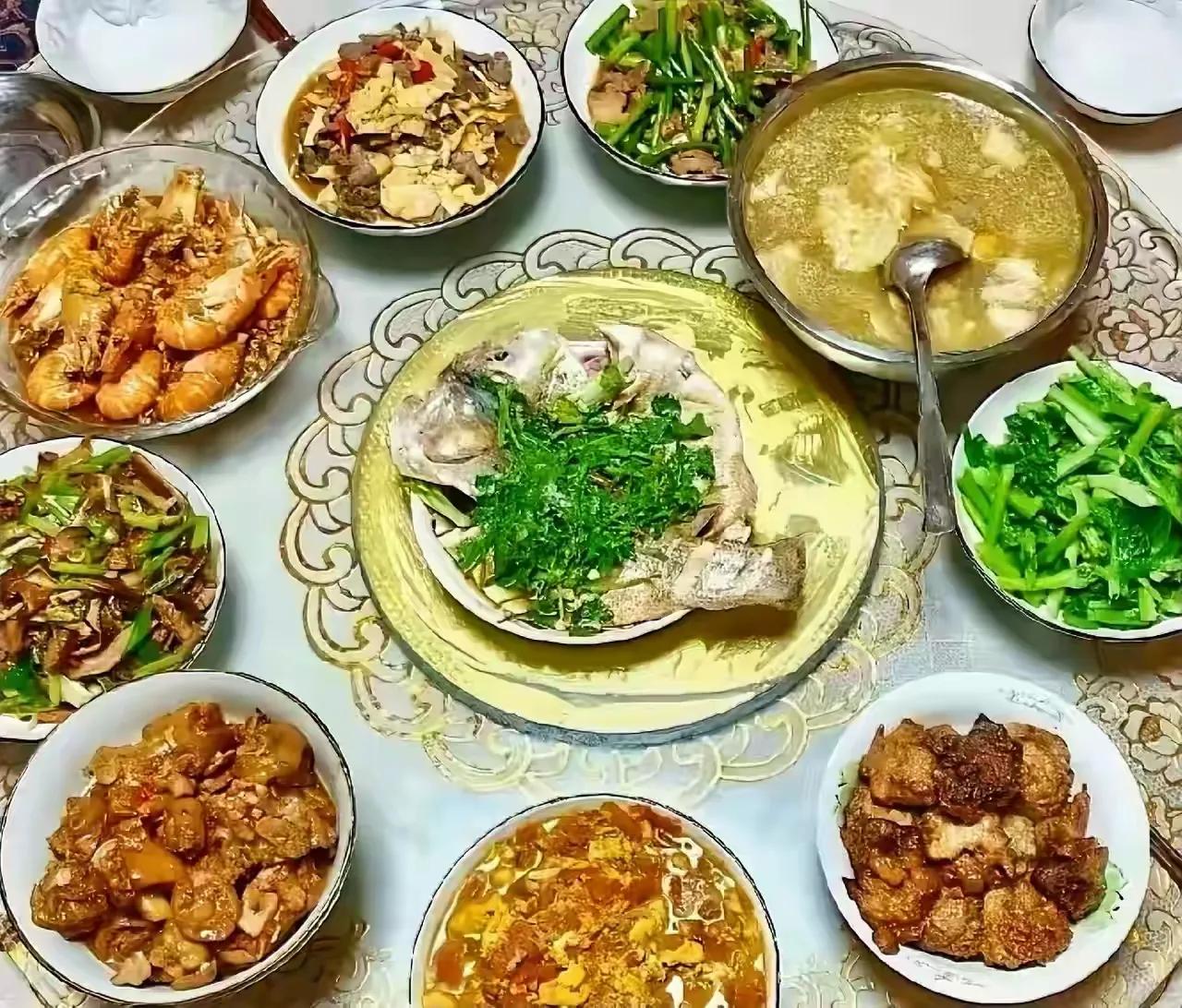 孙颖莎终于不藏了！直接晒出暖心家庭团圆饭，看完太治愈！平时在赛场上霸气十足