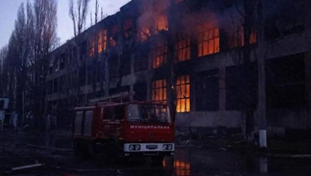 零下5℃的寒夜连口热饭一点暖气都没，敖德萨人这日子真的太难了，12月13号凌晨乌