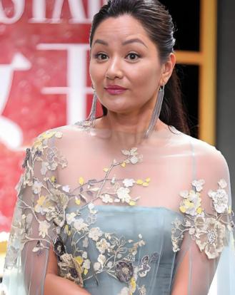 53岁的瞿颖，彻底打碎了所有人的“意难平”，她没嫁胡兵，没生孩子，却在清迈，给一