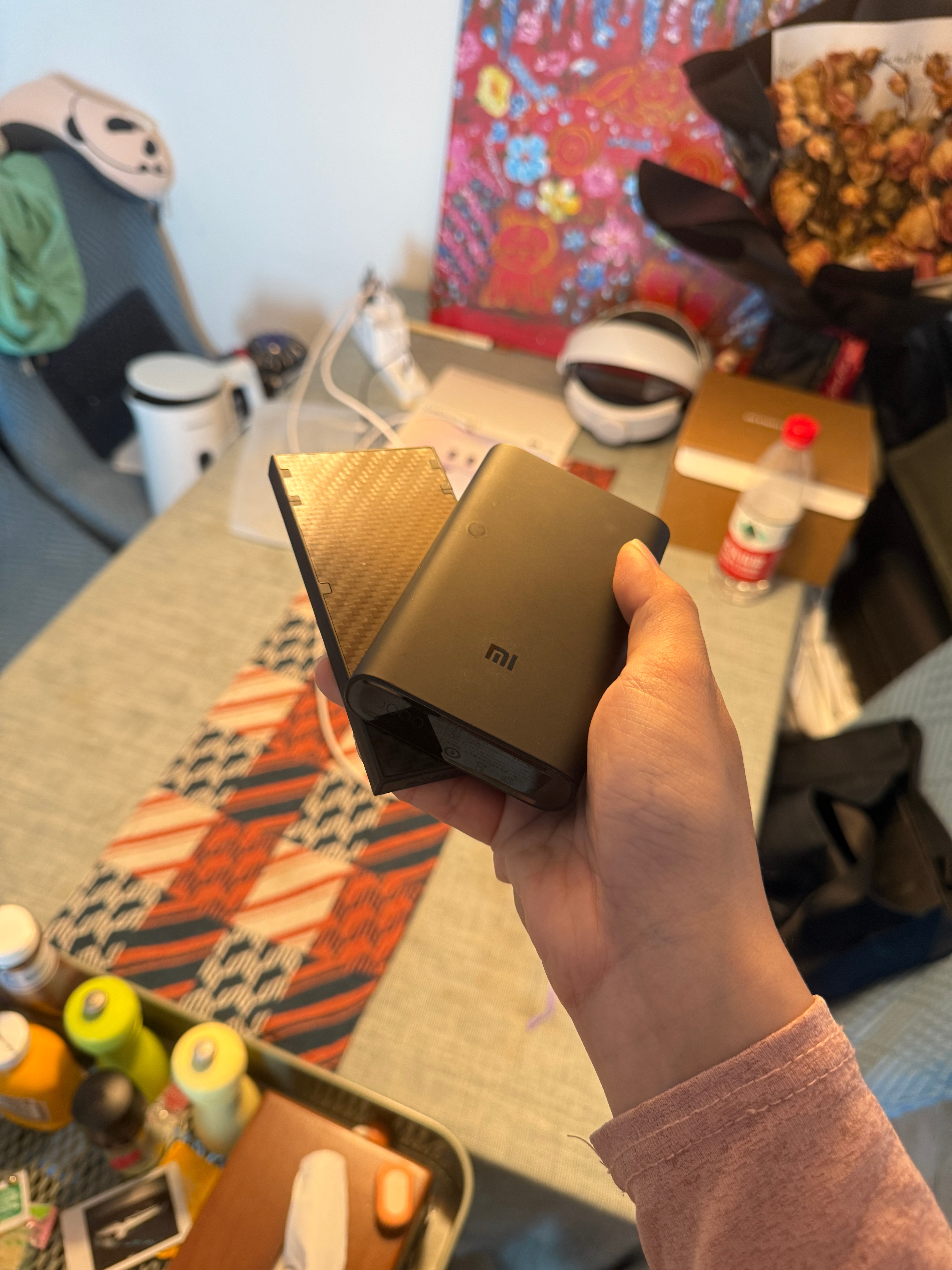 今天要出差我这两个充电宝是不是带不上飞机？我没找到3C标[哭哭]​​​
