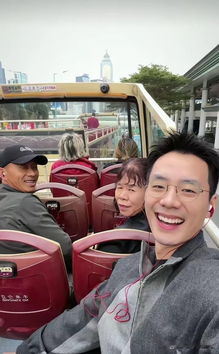 顿顿这个孩子算活明白了。有了钱以后，先给父母改善生活，然后自己吃喝玩乐，挣钱就