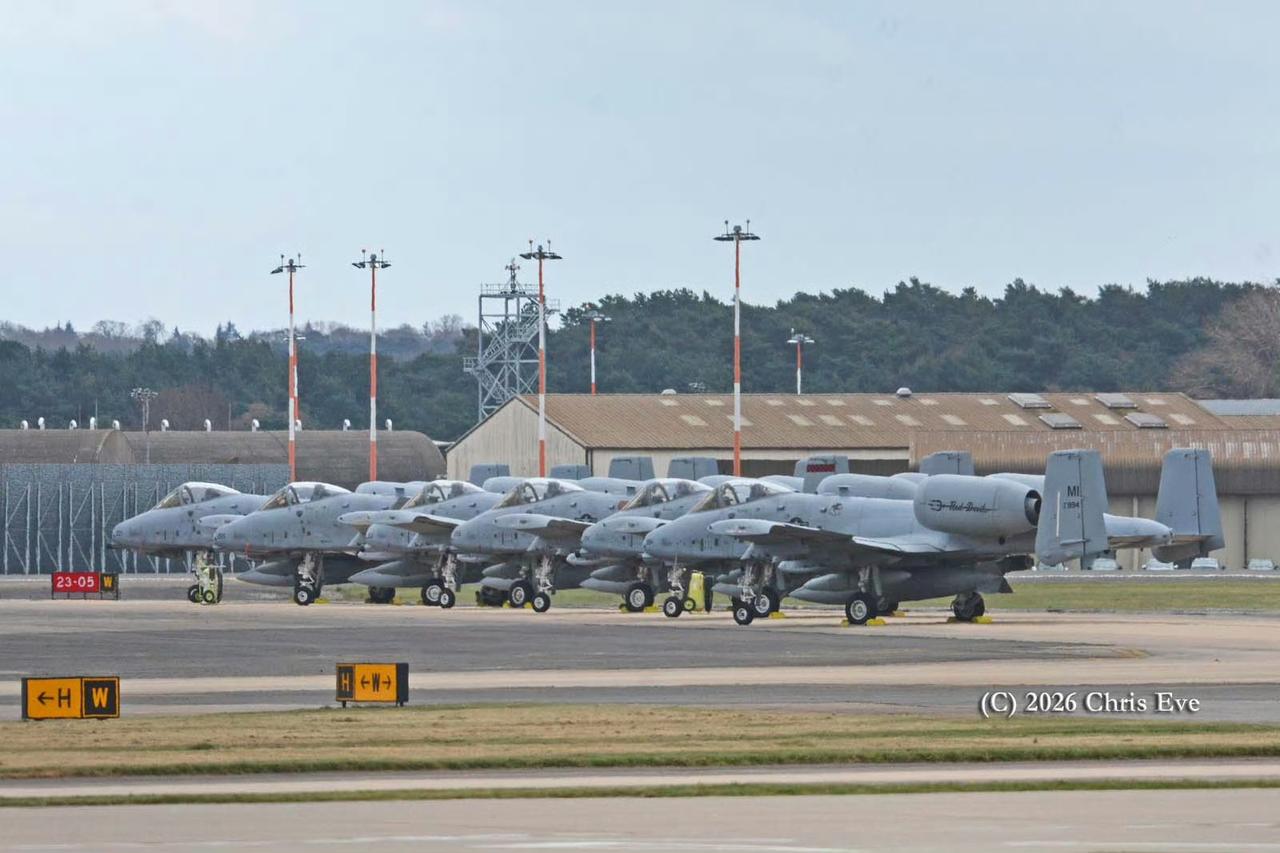 他现在说，结束战争。这是一枚烟雾弹！他表现出，只想争夺哈尔克岛以及让霍尔木兹恢复