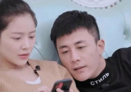 那年，杜淳娶王灿过门。一天杜淳在家里无意间看了王灿的身份证后，发现自己被王灿“套