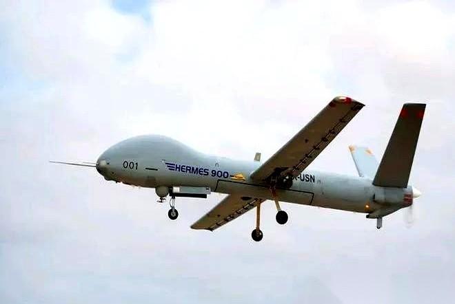 几千公里外，有人按下一个按钮。委内瑞拉一个港口的毒枭们，连人带货，瞬间就从地球