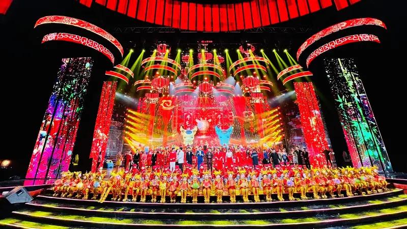 随着2026马年春晚首次彩排路透曝光，主持人悬念成了大家关注焦点。目前官方名单没