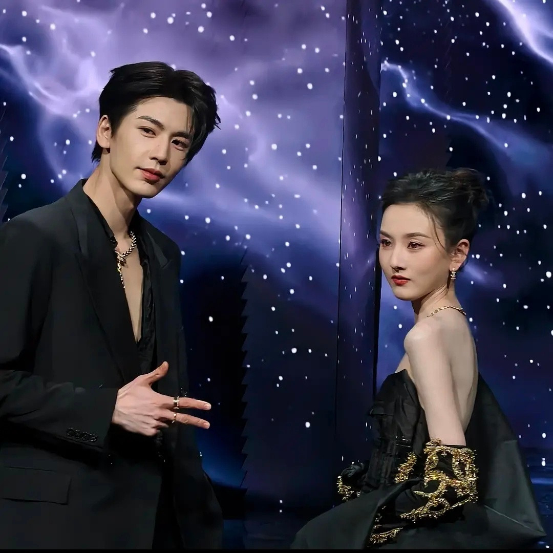 宋祖儿和张凌赫，这对颜值真的是内娱天花板级别的CP组合，太养眼了。