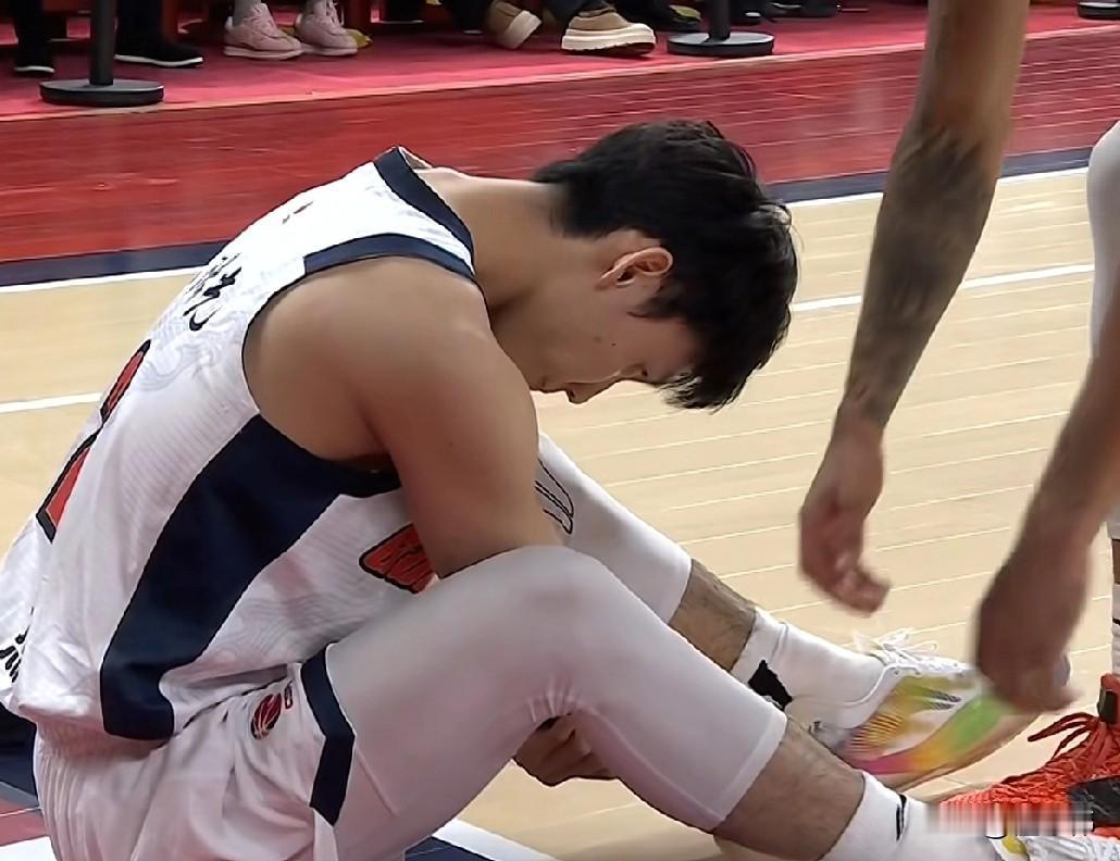 好样的！萨林杰谈徐杰：“徐杰总是被对手针对。”“但他还是打出了很好的表现