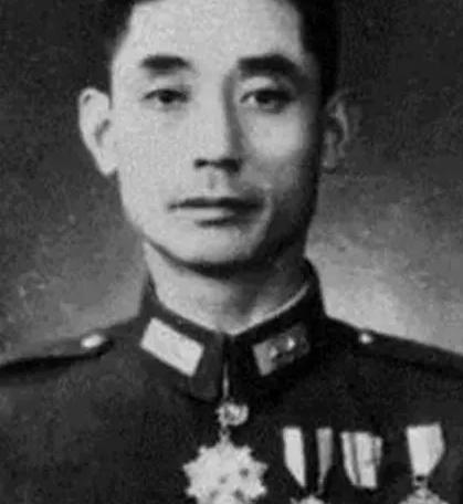 1941年，方天升任国民党第18军军长后，嚣张至极，尤其是对前任军长彭善的亲信打